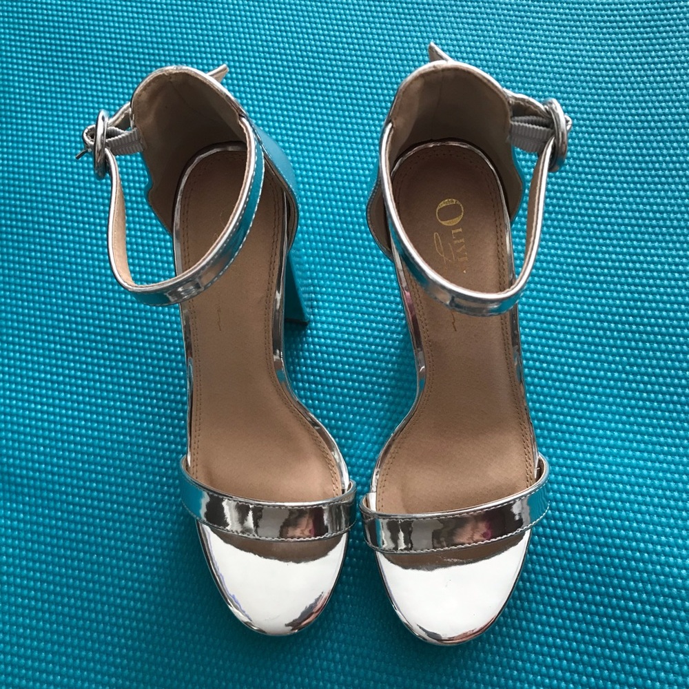 Oliva F silver stilettos